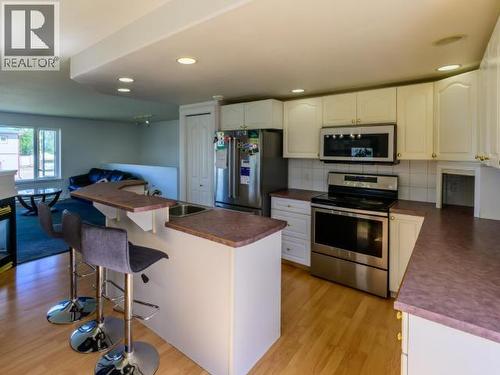 146 Falcon Drive, Whitehorse, YT - Indoor Photo Showing Kitchen