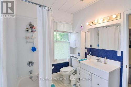 128 James Street, Bracebridge, ON - Indoor Photo Showing Bathroom