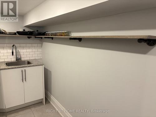 LOWER - 39 AMHERST AVENUE , Toronto, Ontario M6E 1Z2 2