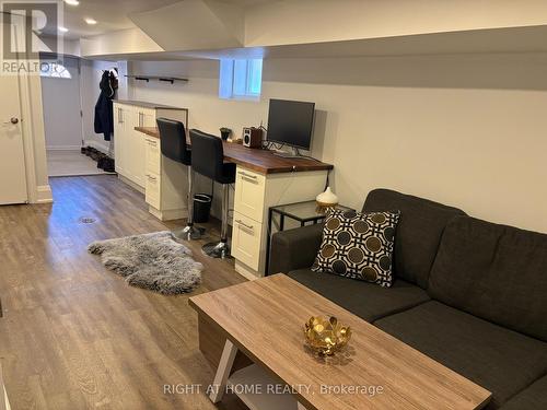 LOWER - 39 AMHERST AVENUE , Toronto, Ontario M6E 1Z2 4