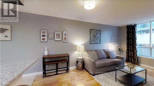 722 - 168 Simcoe Street, Toronto, ON - Indoor Photo Showing Living Room