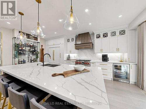 111 Pondmede Crescent, Whitchurch-Stouffville, ON - Indoor Photo Showing Kitchen With Double Sink With Upgraded Kitchen