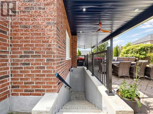 111 Pondmede Crescent, Whitchurch-Stouffville, ON - Outdoor With Exterior