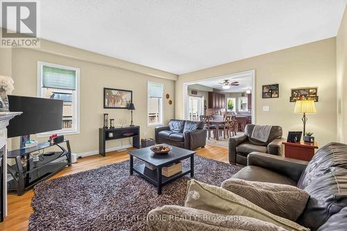41 Foresta Drive, Vaughan, ON - Indoor Photo Showing Living Room