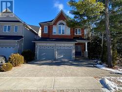 LOWER - 32 ESCAPADE DRIVE  Richmond Hill, ON L4E 4X7