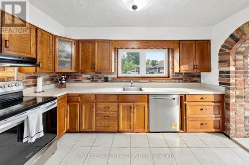 2359 Brookhurst Road, Mississauga, ON - Indoor Photo Showing Kitchen