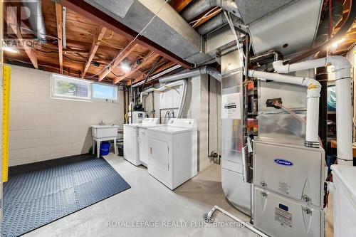 2359 Brookhurst Road, Mississauga, ON - Indoor Photo Showing Laundry Room