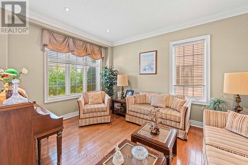 53 Brookwood Drive, Barrie, ON - Indoor Photo Showing Living Room