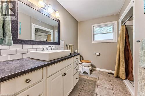 40 Peter Street, Scotland, ON - Indoor Photo Showing Bathroom