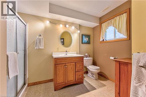 40 Peter Street, Scotland, ON - Indoor Photo Showing Bathroom