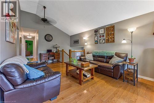 40 Peter Street, Scotland, ON - Indoor Photo Showing Living Room