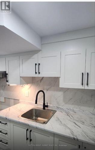 433A Dunvegan Drive, Waterloo, ON - Indoor Photo Showing Kitchen With Upgraded Kitchen