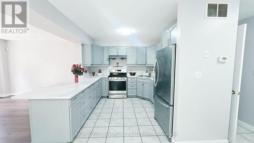 159 Snowdrop Crescent, Kitchener, ON - Indoor Photo Showing Kitchen