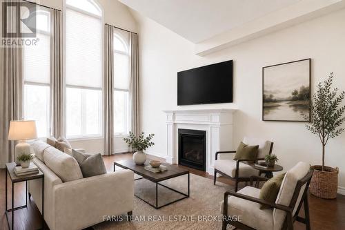 33 Pearl Street, Wasaga Beach, ON - Indoor Photo Showing Living Room With Fireplace