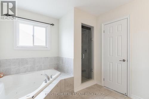 33 Pearl Street, Wasaga Beach, ON - Indoor Photo Showing Bathroom