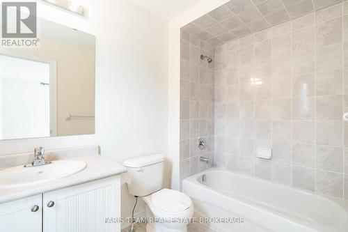 33 Pearl Street, Wasaga Beach, ON - Indoor Photo Showing Bathroom