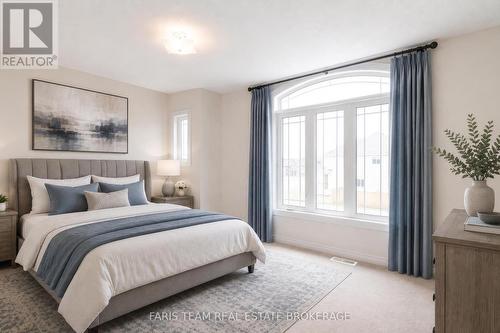 33 Pearl Street, Wasaga Beach, ON - Indoor Photo Showing Bedroom