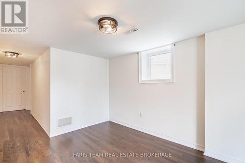 33 Pearl Street, Wasaga Beach, ON - Indoor Photo Showing Other Room