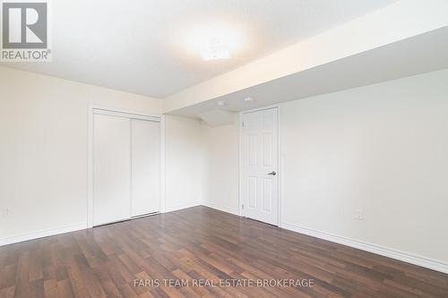 33 Pearl Street, Wasaga Beach, ON - Indoor Photo Showing Other Room