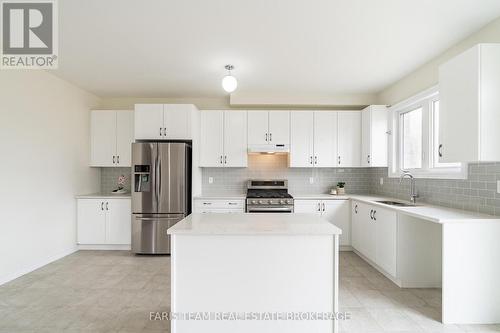 33 Pearl Street, Wasaga Beach, ON - Indoor Photo Showing Kitchen