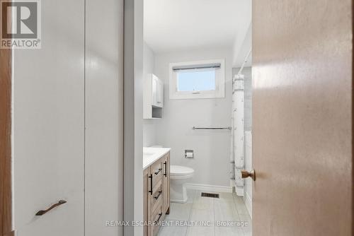 6 Caprice Court, Hamilton, ON - Indoor Photo Showing Bathroom