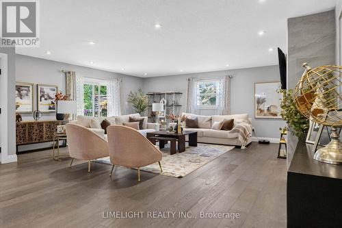 836 Manchester Road, London North (North L), ON - Indoor Photo Showing Living Room