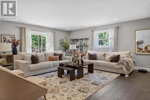 836 Manchester Road, London North (North L), ON - Indoor Photo Showing Living Room