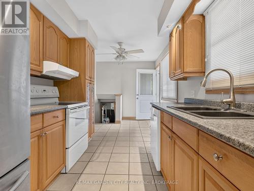 19 Black Knight Road, St. Catharines (Lakeport), ON - Indoor Photo Showing Kitchen With Double Sink