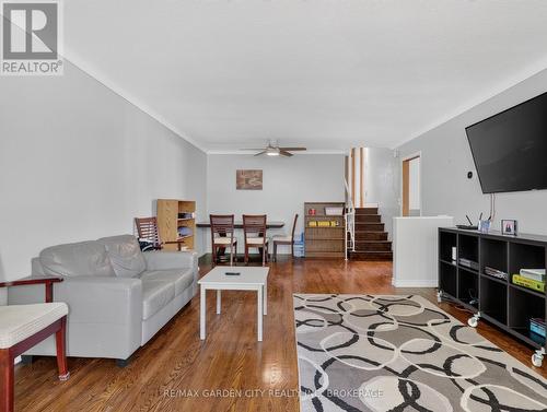 19 Black Knight Road, St. Catharines (Lakeport), ON - Indoor Photo Showing Living Room
