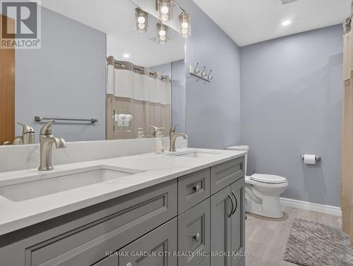 19 Black Knight Road, St. Catharines (Lakeport), ON - Indoor Photo Showing Bathroom