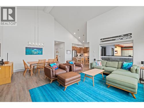 5075 Snowbird Way Unit# 8E, Big White, BC - Indoor Photo Showing Living Room