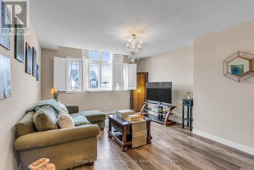 17 Dudley Drive, Guelph (Kortright East), ON - Indoor Photo Showing Living Room