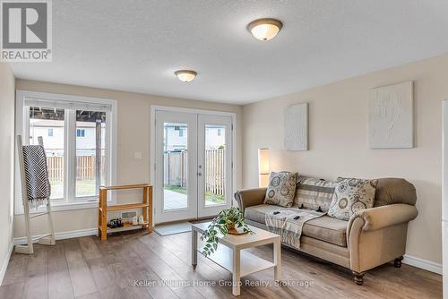 17 Dudley Drive, Guelph (Kortright East), ON - Indoor Photo Showing Living Room