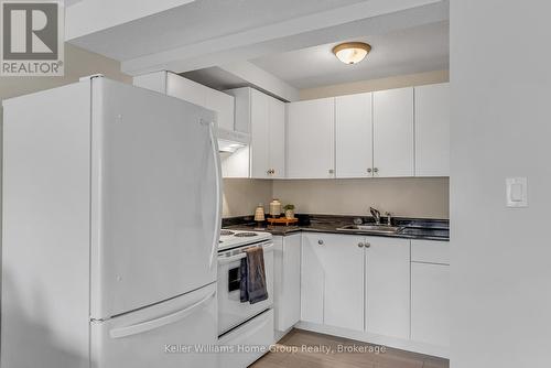 17 Dudley Drive, Guelph (Kortright East), ON - Indoor Photo Showing Kitchen