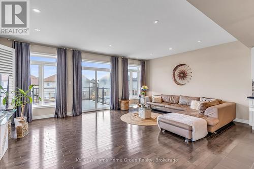 17 Dudley Drive, Guelph (Kortright East), ON - Indoor Photo Showing Living Room