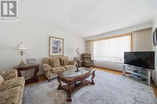 115 Cassino Avenue, Guelph (Grange Road), ON - Indoor Photo Showing Living Room