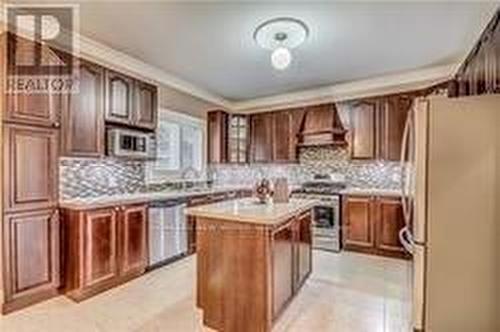 6 MIRROW COURT , Toronto, Ontario M1C 4Y9 2