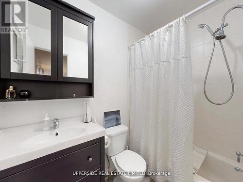 64 Colleen Street, Vaughan, ON - Indoor Photo Showing Bathroom