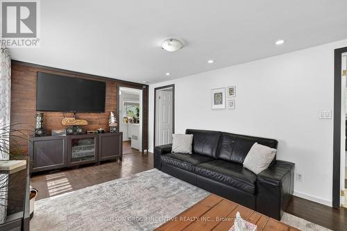 191 Ways Bay Drive, Georgina, ON - Indoor Photo Showing Living Room