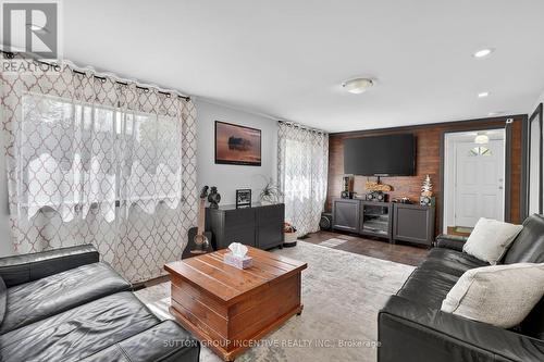 191 Ways Bay Drive, Georgina, ON - Indoor Photo Showing Living Room