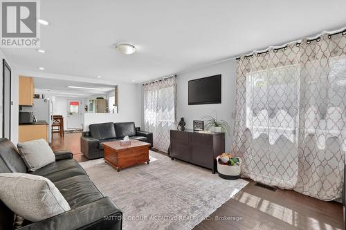 191 Ways Bay Drive, Georgina, ON - Indoor Photo Showing Living Room