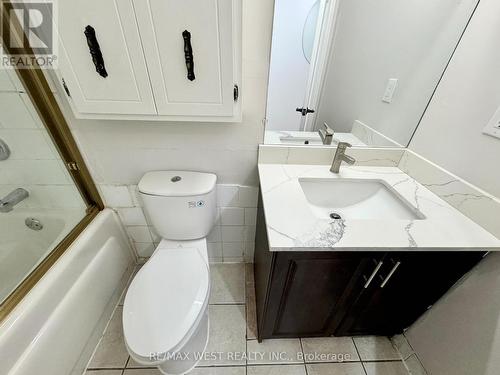 709 - 3533 Derry Road E, Mississauga, ON - Indoor Photo Showing Bathroom