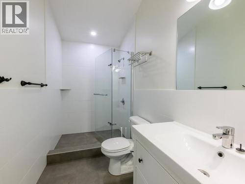 35- Takhini Meadows Drive, Whitehorse North, YT - Indoor Photo Showing Bathroom