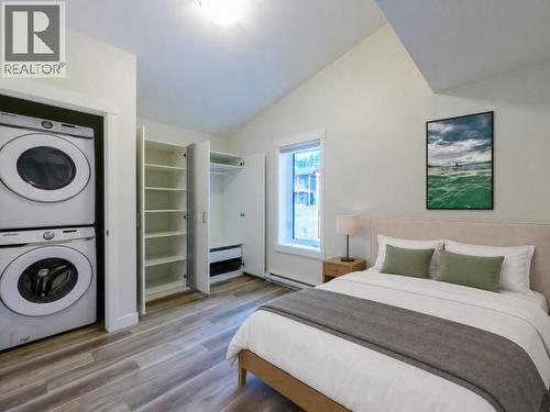 35- Takhini Meadows Drive, Whitehorse North, YT - Indoor Photo Showing Laundry Room