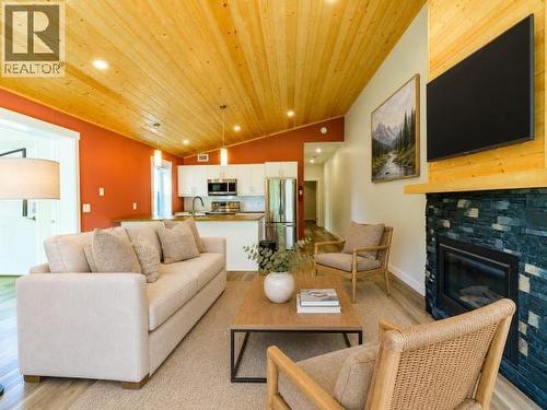 35- Takhini Meadows Drive, Whitehorse North, YT - Indoor Photo Showing Living Room With Fireplace