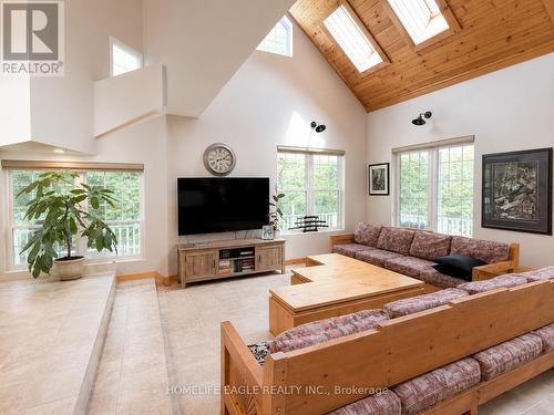 3 Northshore Drive, Parry Sound Remote Area, ON - Indoor Photo Showing Living Room