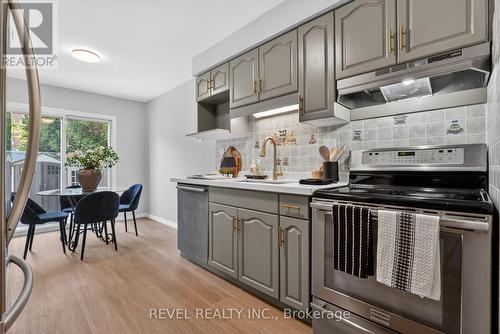79 Lynnette Drive, Hamilton, ON - Indoor Photo Showing Kitchen