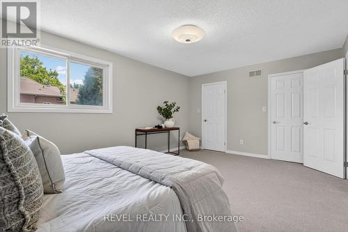 79 Lynnette Drive, Hamilton, ON - Indoor Photo Showing Bedroom