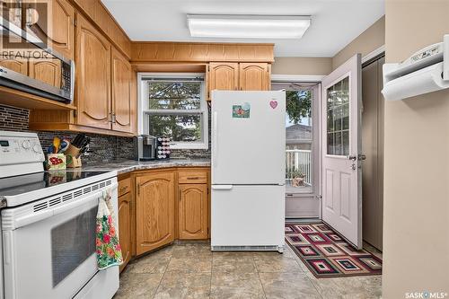 1188 2Nd Avenue Ne, Moose Jaw, SK - Indoor Photo Showing Kitchen