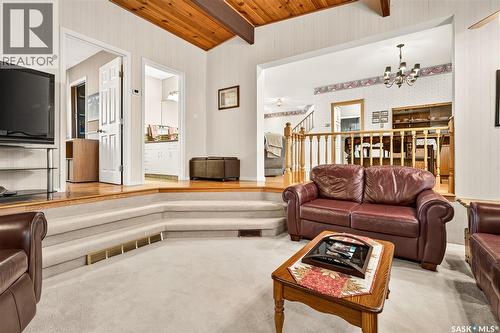 1188 2Nd Avenue Ne, Moose Jaw, SK - Indoor Photo Showing Living Room